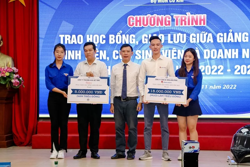 Chương trình trao học bổng của HELI Bình Minh