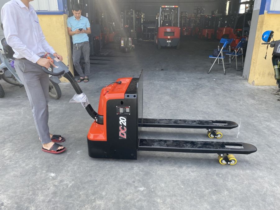 Xe Nâng Tay Điện 2 Tấn Heli CBD20J