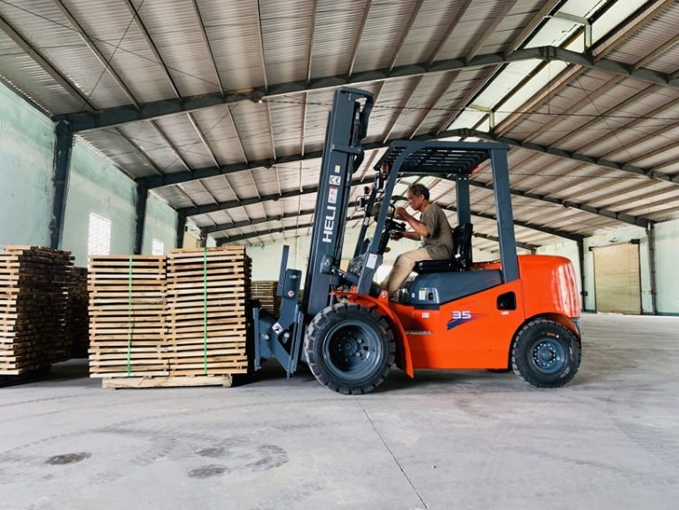 10 NGUYÊN TẮC AN TOÀN QUAN TRỌNG KHI VẬN HÀNH XE NÂNG