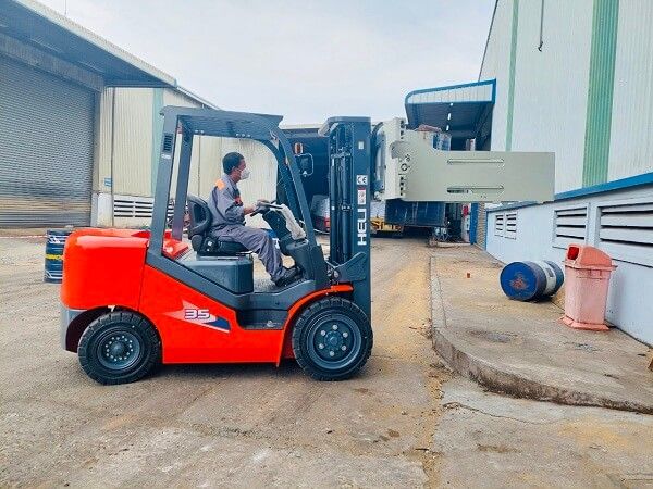 Xe Nâng Kẹp Vuông