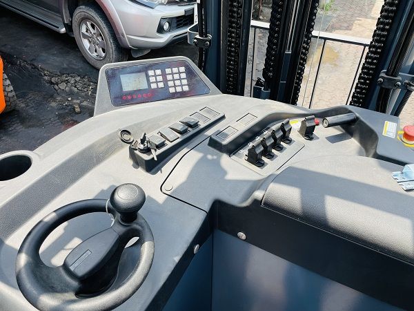 Xe Nâng Reach Truck Đứng Lái 1.8 Tấn Heli
