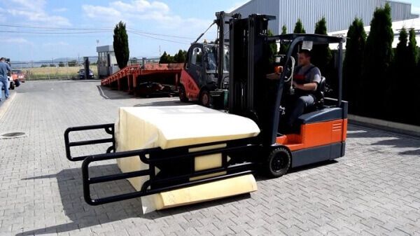 Xe Nâng Kẹp Mút Xốp