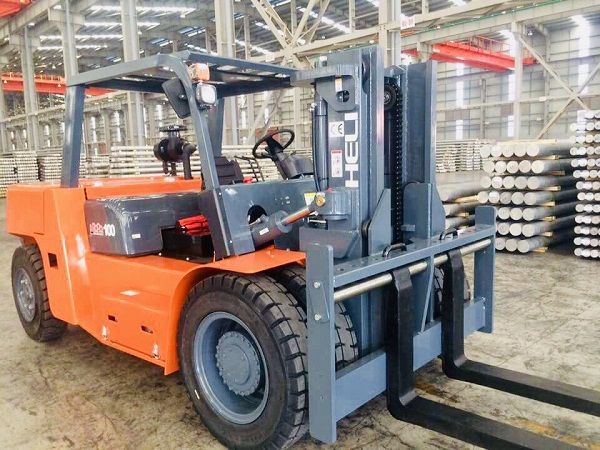 Xe Nâng Dầu 10 Tấn Heli Chui Container
