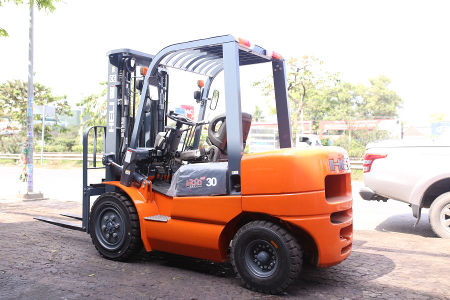 Xe Nâng Dầu 3 Tấn
