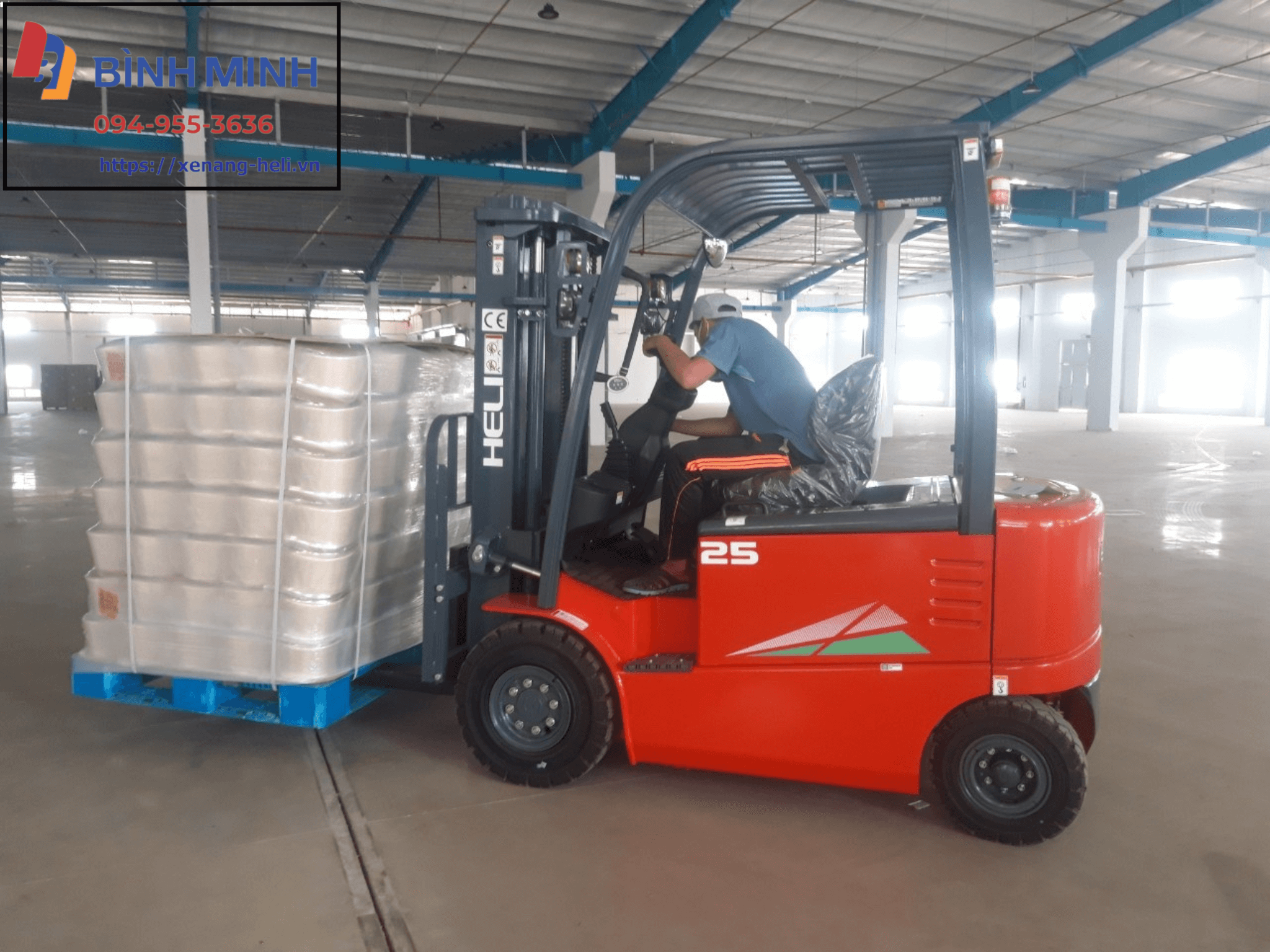 xe nâng điện được sử dụng ở kho xưởng yêu cầu cao về khí thải