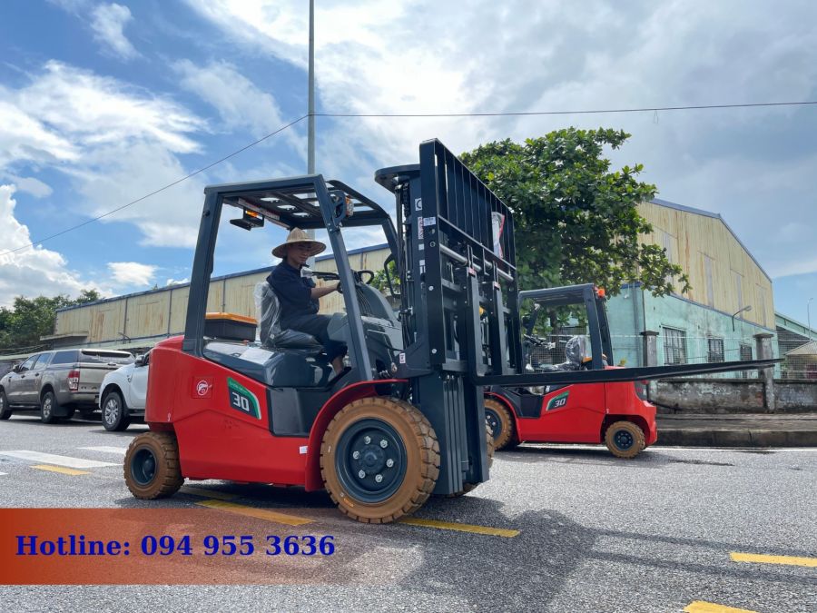 Xe Nâng Điện Lithium 3 Tấn Heli