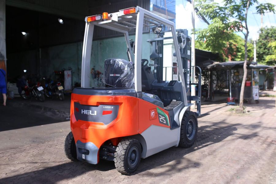 Xe Nâng Điện Lithium 2.5 Tấn Heli