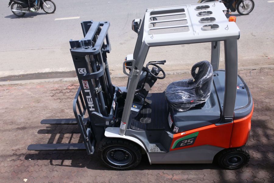 Xe Nâng Điện Lithium 2.5 Tấn Heli
