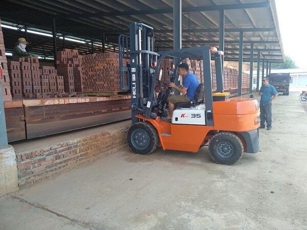 Xe Nâng Kẹp Gạch