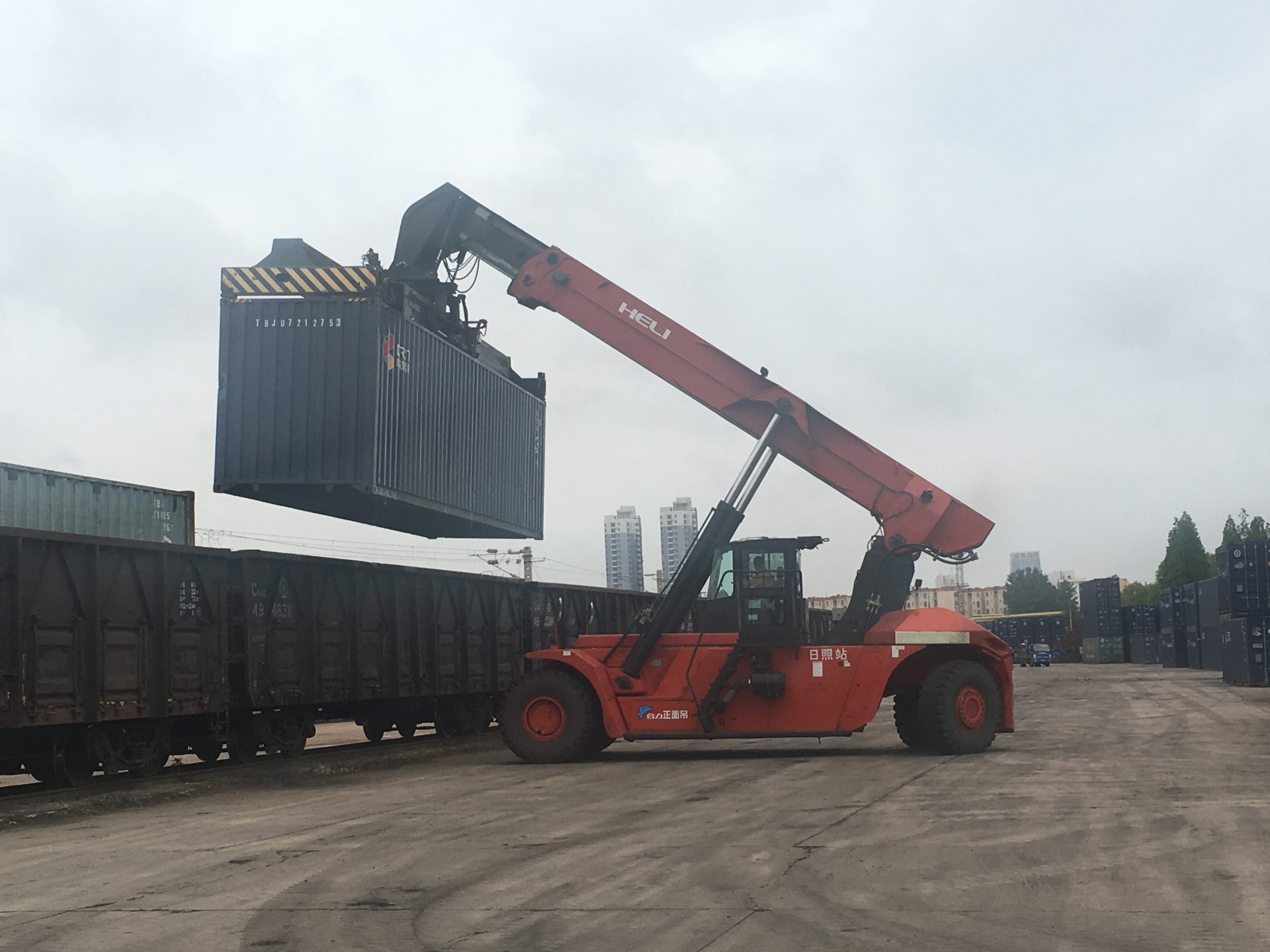 Xe gắp container Heli mới chính hãng