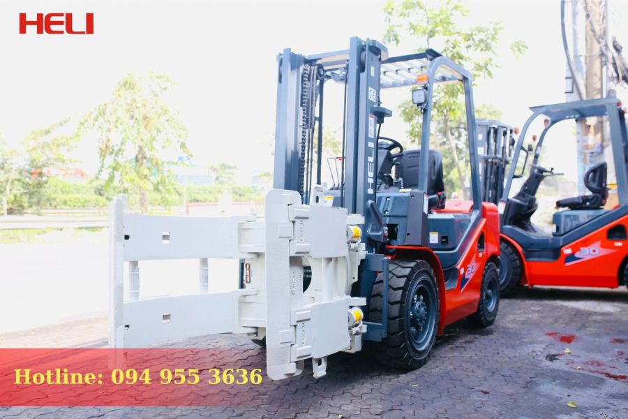 Xe Nâng Kẹp Cuộn Giấy