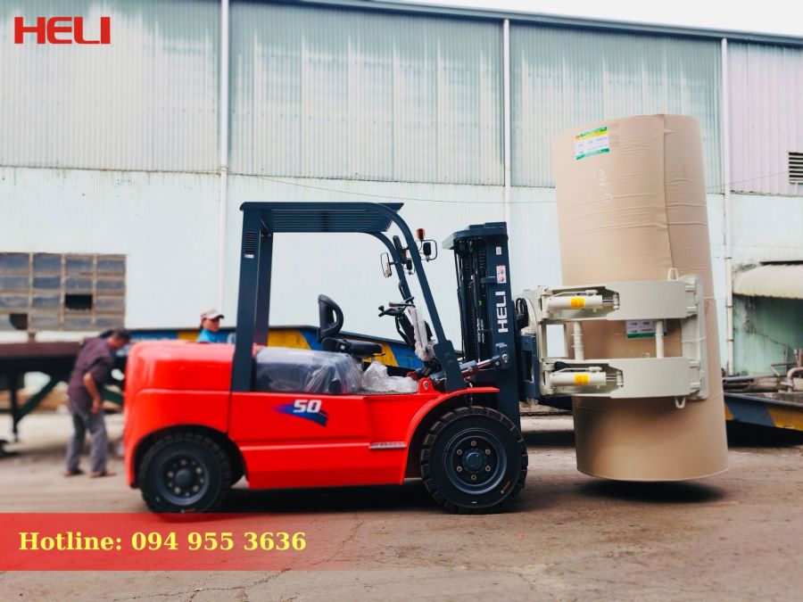 Xe Nâng Kẹp Cuộn Giấy