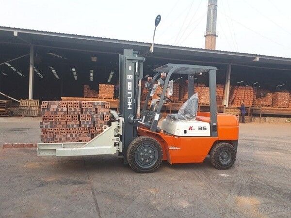 Xe Nâng Kẹp Gạch