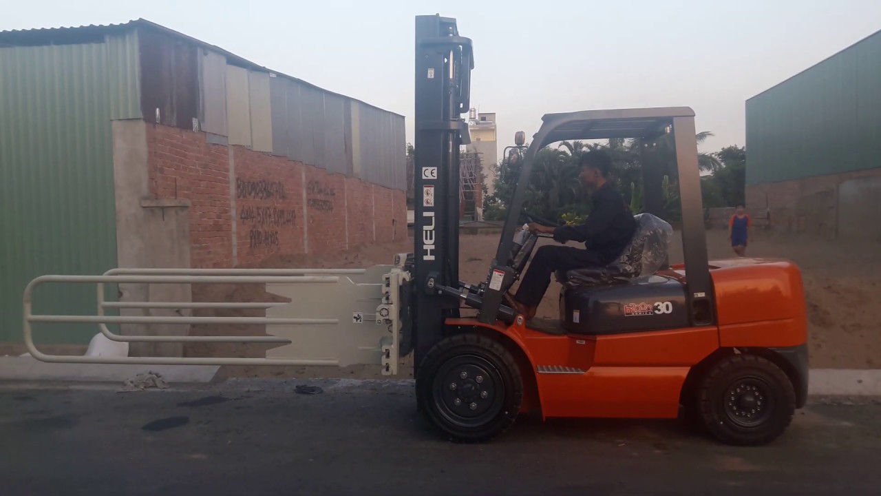 Xe nâng kẹp mút xốp 3 tấn Heli