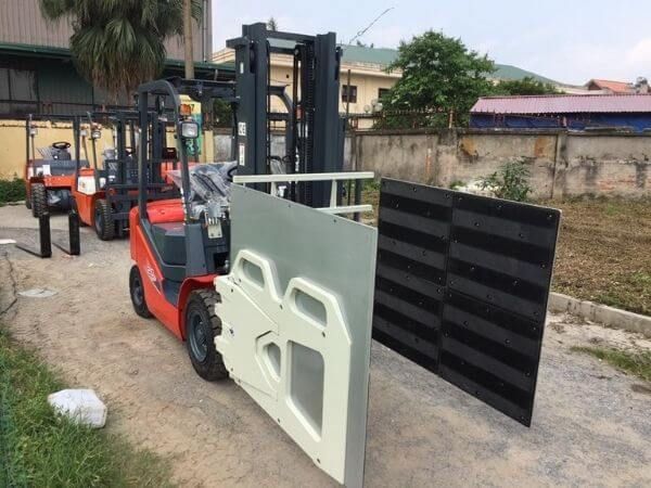 Xe Nâng Kẹp Thùng Carton