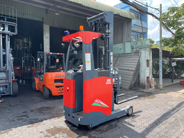 Xe Nâng Reach Truck Đứng Lái 1.8 Tấn Heli