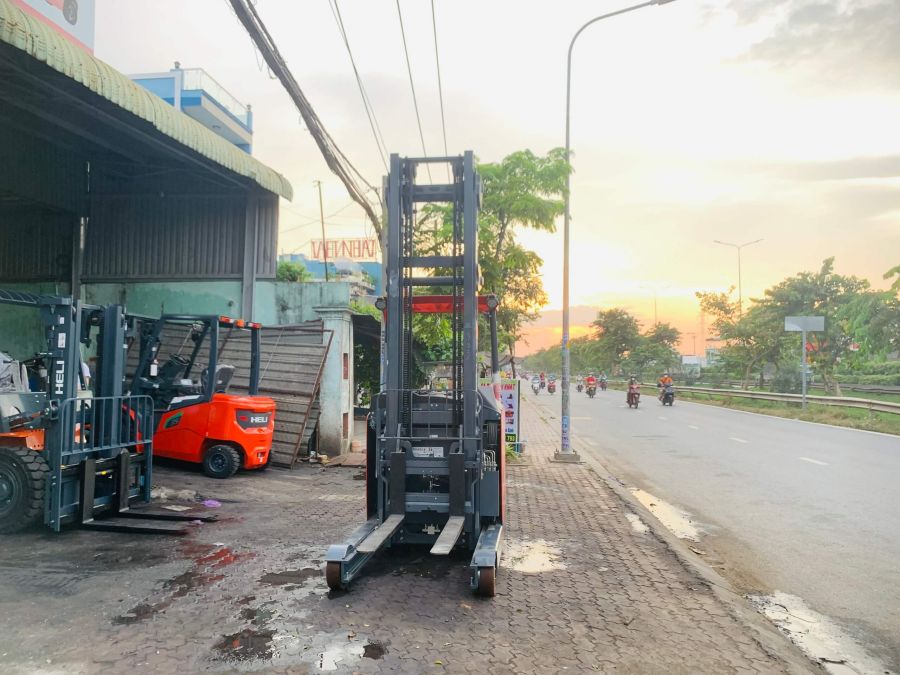 Xe Nâng Reach Truck Đứng Lái 2.5 Tấn Heli