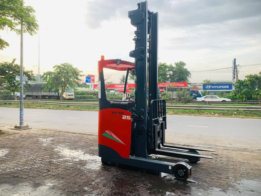 Xe Nâng Reach Truck Đứng Lái 2.5 Tấn Heli