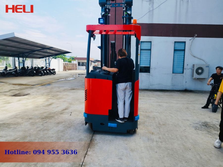 Xe Nâng Reach Truck Đứng Lái 2 Tấn Heli