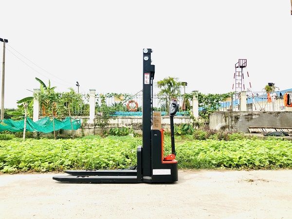 Xe Nâng Tay Điện Cao 1.5 Tấn Heli