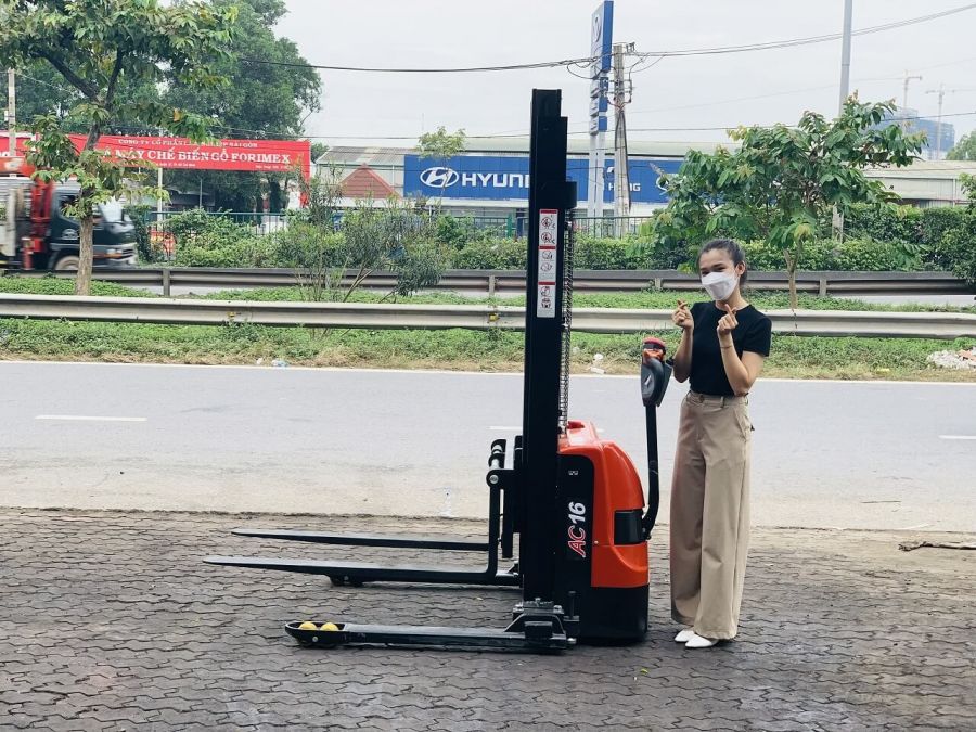 Xe Nâng Tay Điện Chân Rộng 1.6 Tấn Heli