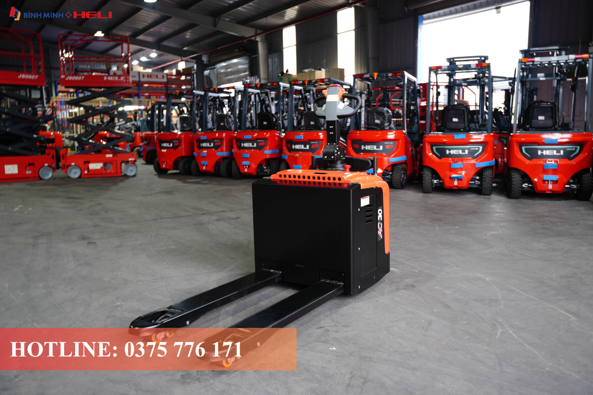 Xe nâng tay điện thấp HELI chuyên sử dụng để vận chuyển pallet hàng hóa trong kho