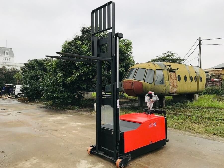 Xe Nâng Tay Đối Trọng 1.6 Tấn Heli