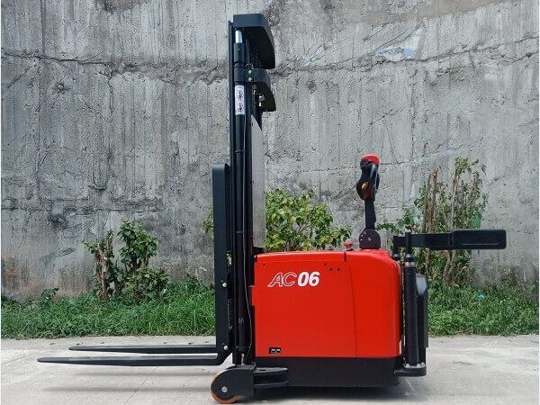 Xe Nâng Tay Đối Trọng 0.6 Tấn Heli