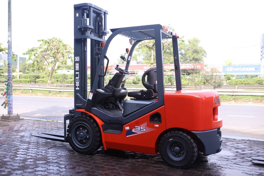 Xe Nâng Dầu 3.5 Tấn Heli