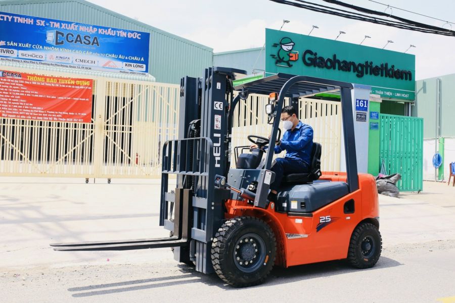 Xe Nâng Dầu 2.5 Tấn Heli