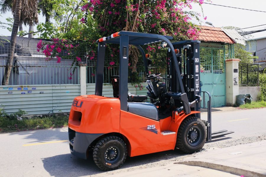 Xe Nâng Dầu 2.5 Tấn Heli