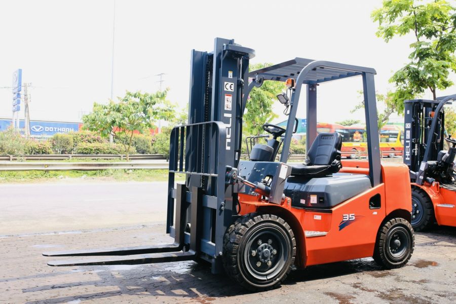 Xe Nâng Dầu 3.5 Tấn Heli