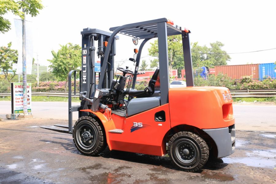Xe Nâng Dầu 3.5 Tấn Heli