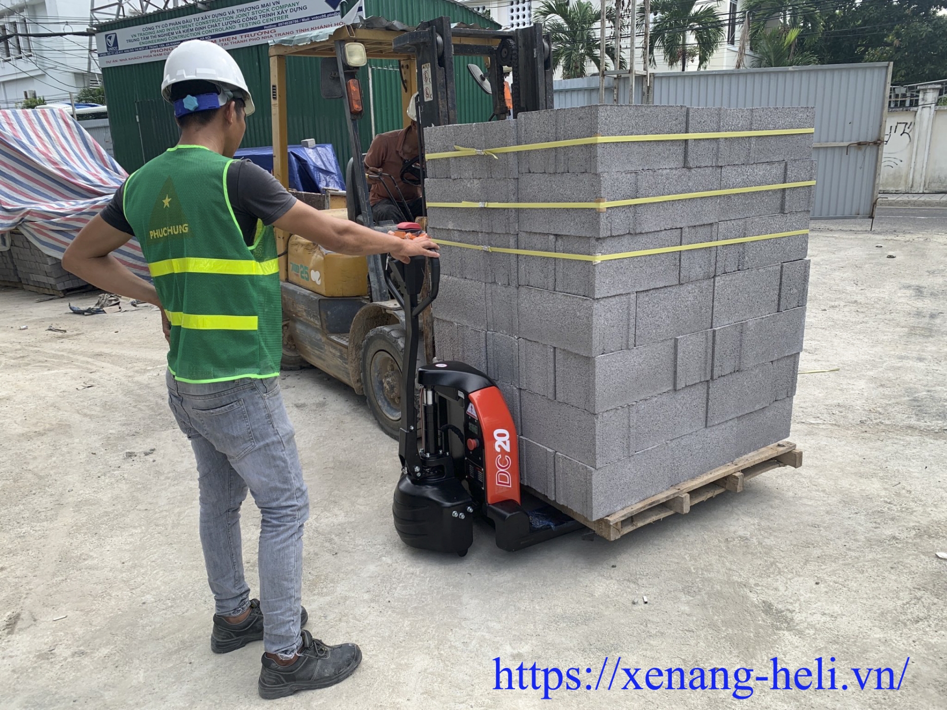 xe nâng gạch