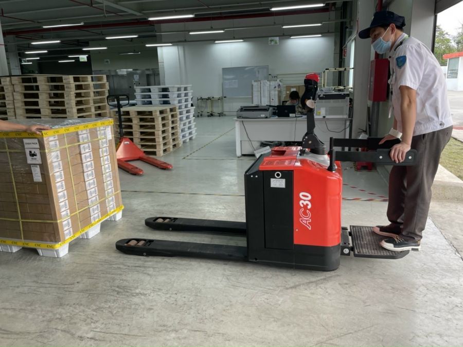 Xe Nâng Tay Điện Thấp 3 Tấn Heli