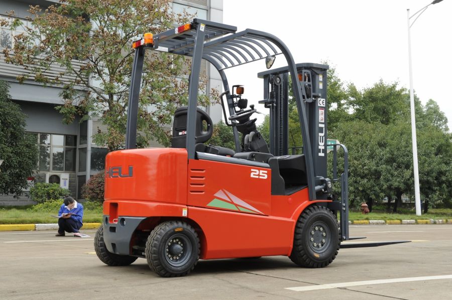Xe Nâng Điện 2.5 Tấn Heli