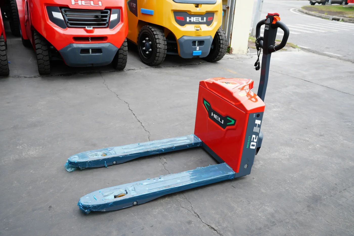 xe nâng điện lithium tay thấp HELI 2 tấn CBD20-ALIH